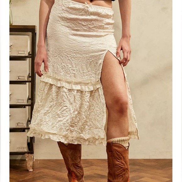 NWT UO Boho Prairie Midi Skirt - Picture 1 of 4